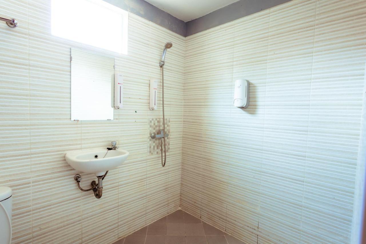 Pratisarawirya Guesthouse By Ecommerceloka Surabaya Luaran gambar